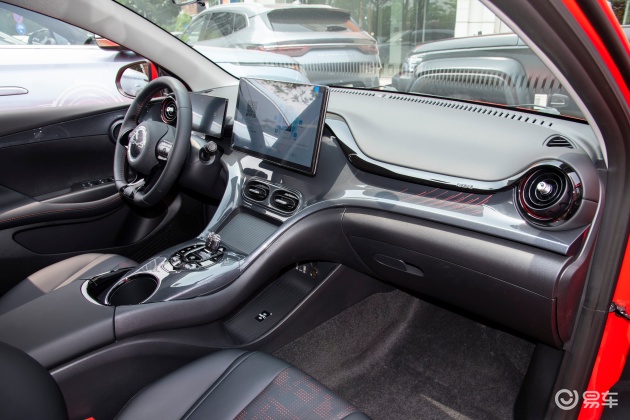 比亚迪e2内饰-空间-驻车-易车