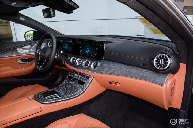 奔驰cls级内饰_轴距_发动机