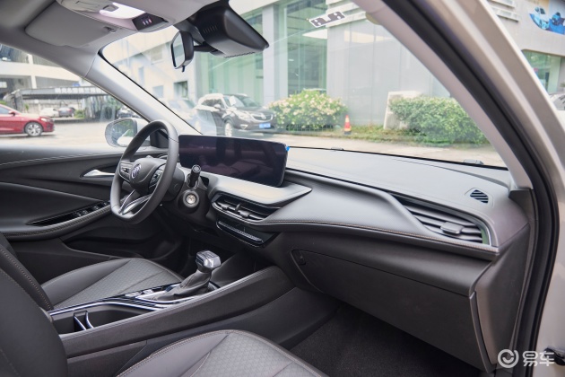 全新威朗双色的内饰最好的,在车内有家一般的感觉.