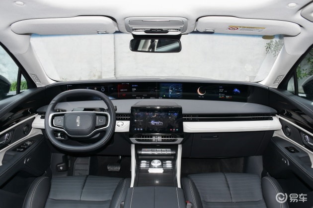 当前位置:>易车>航海家方向盘摘要>摘要详情>航海家的内饰布局颇为