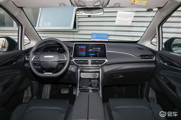 配置绝对是上汽大通maxus g50的强项之一,该车配备了可双向调节的皮质