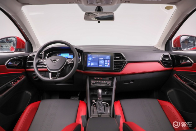 当前位置:>易车>捷达vs5方向盘摘要>摘要详情> 整个车的内饰可以说