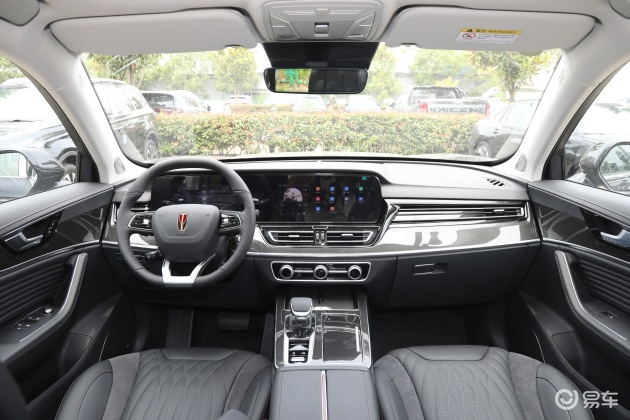 就双色的内饰而言,红旗hs5更亮点.