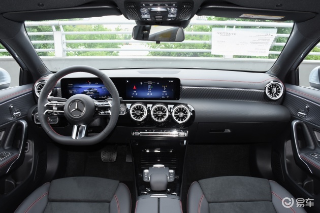 在奔驰内饰的设计语言中,全新a级的内饰一定不会让消费者失望.10.