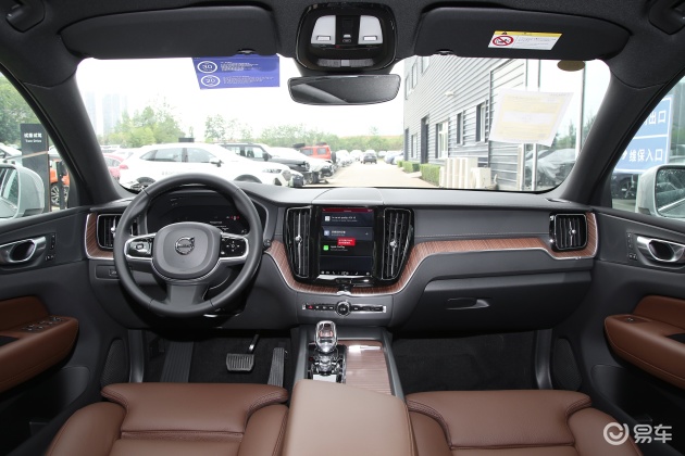 内饰方面,新款沃尔沃xc60的整车内饰设计风格并未作出太多调整,依旧是