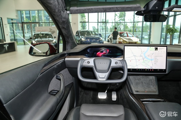 当前位置:>易车>modelx车身摘要>摘要详情>model x后备厢空间表现还算