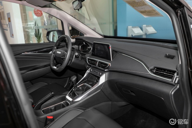 上汽大通maxusg50将细节落到实处,将高品质从外观延伸到银色的装饰.