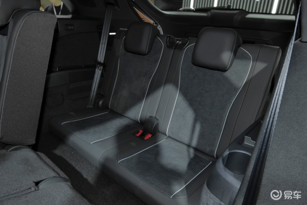 奥迪q5 e-tron后备厢空间可利用率很高,装载能力也较为出色,后排座椅