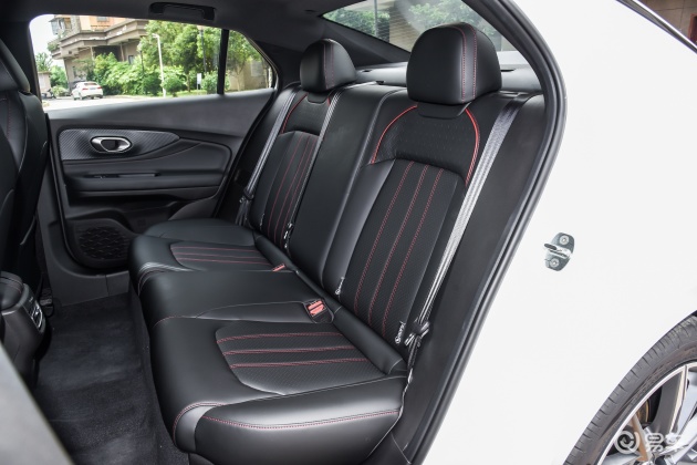 影豹内饰-后排-胎压-易车