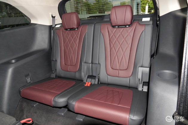 当前位置:>易车>红旗hs7车身摘要>摘要详情>红旗hs7后备厢空间可利用