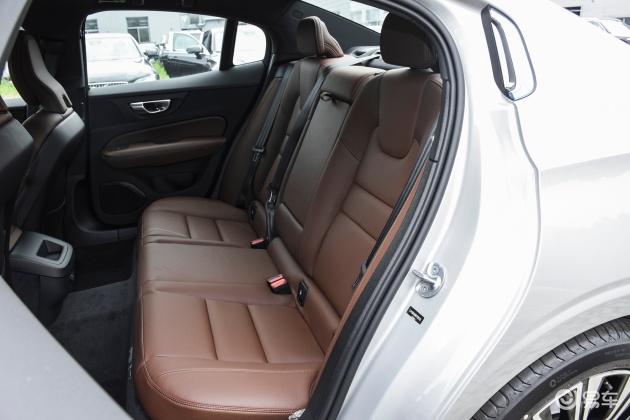 沃尔沃s60空间-后排-发动机-易车