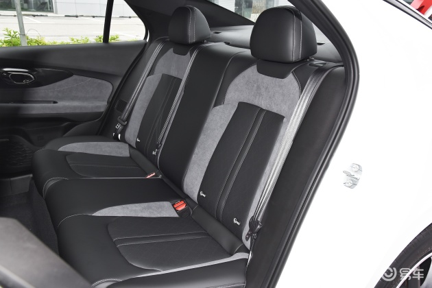影豹内饰-后排-发动机-易车