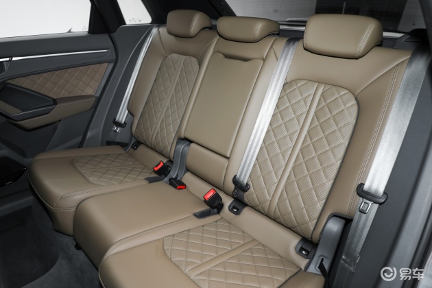 奥迪q3多功能方向盘_轴距_胎压