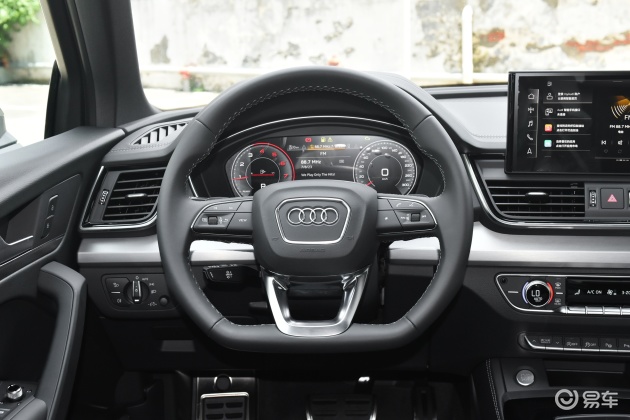 奥迪q5lsportback车尾方向盘气囊