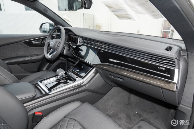 奥迪q8内饰-后排-扭矩-易车
