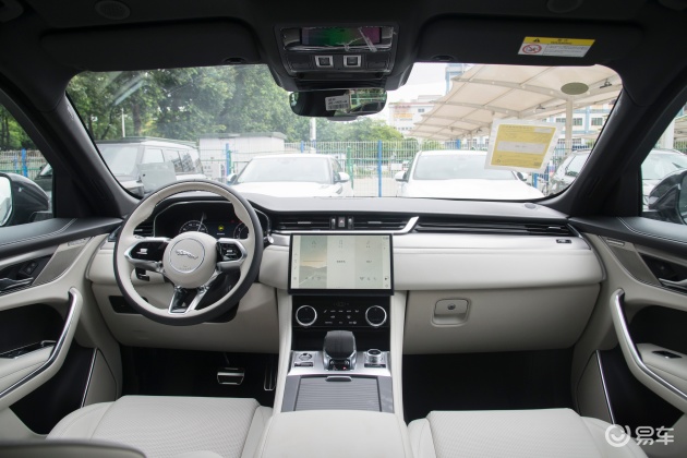 >易车>捷豹f-pace空间摘要>摘要详情> 来到车内,捷豹f-pace的内饰设计