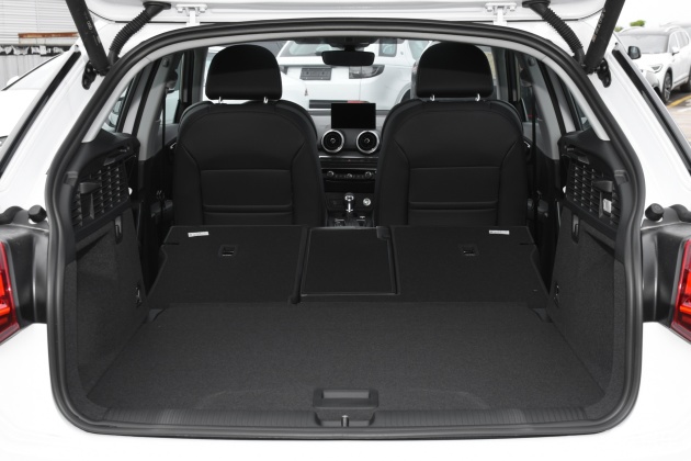 当前位置:>易车>奥迪q2l大灯摘要>摘要详情>奥迪q2l后排空间不错,满足