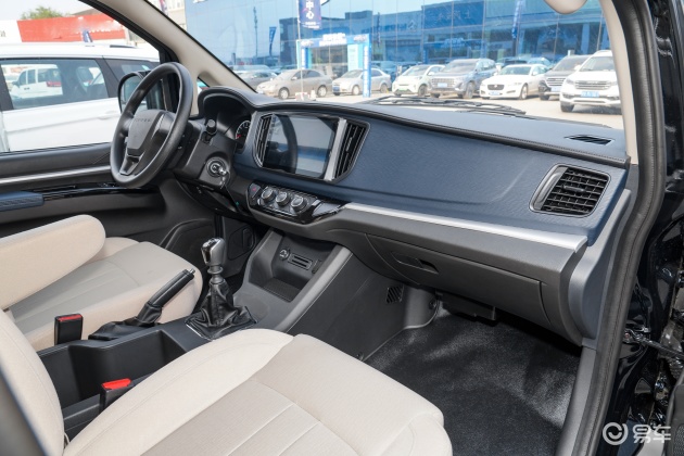 全新菱智内饰简约,在车内有家一般的感觉.