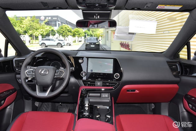 雷克萨斯nx的内饰设计颇为豪华,视觉效果时尚年轻又不失层次感,在相近