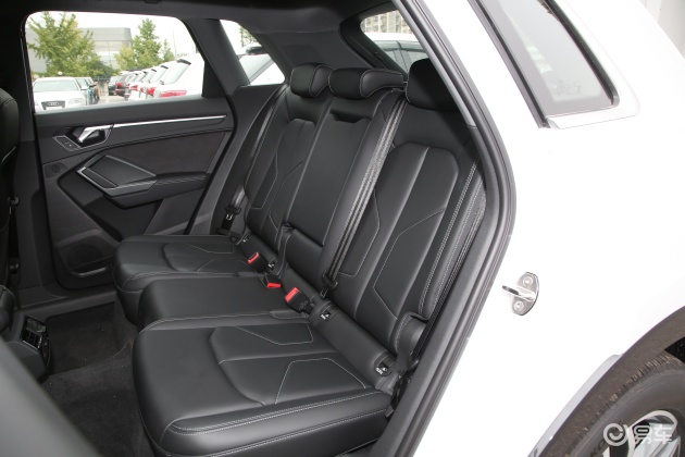 奥迪q3内饰-后排-动力-易车