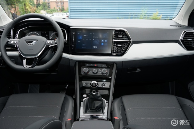 当前位置:>易车>捷达vs5车头摘要>摘要详情>来到车内,捷达vs5内饰看