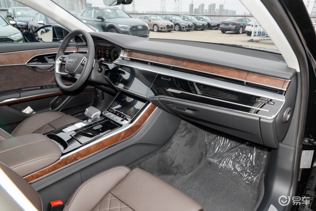 当前位置:>易车>奥迪a8内饰摘要>摘要详情>奥迪a8l将细节落到实处,将