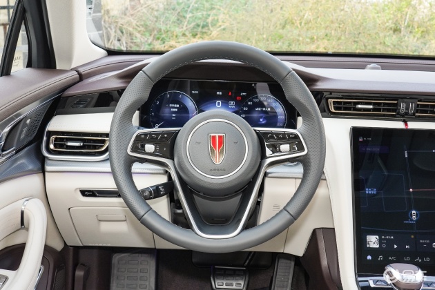 当前位置:>易车>红旗h5车身摘要>摘要详情>来到红旗h5车内,红旗h5内饰