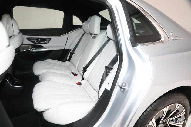 奔驰e级内饰-后排-动力-易车