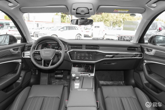 奥迪a6l的内饰设计风格依旧是典型的奥迪家族化设计,但是在细节上却