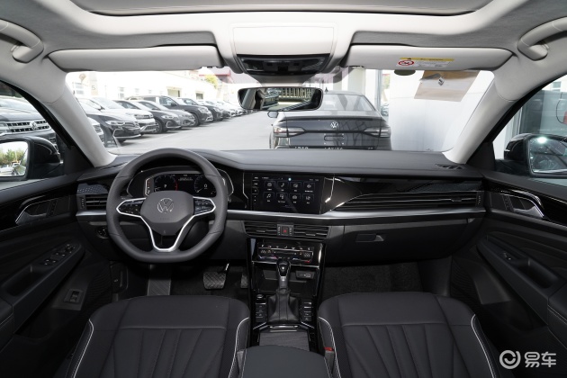 帕萨特内饰-后排-发动机-易车