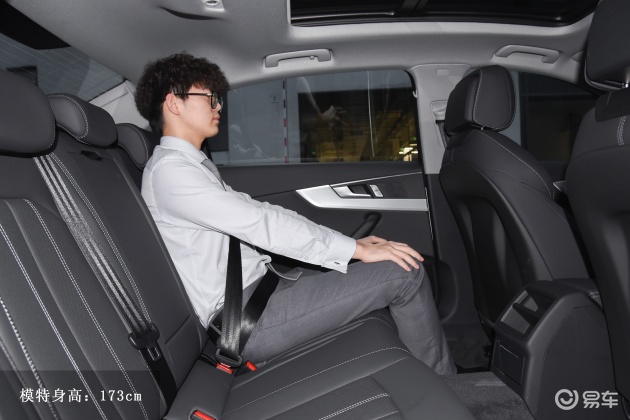 奥迪a4l内饰_后排_动力