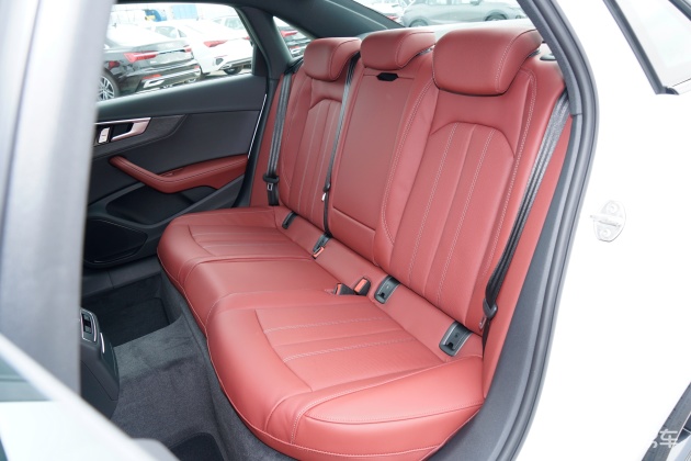 奥迪a4l内饰-后排-动力-易车