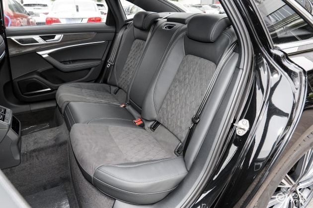 奥迪a6l内饰_后排_动力