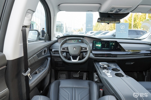 当前位置:>易车>长安uni-k车尾摘要>摘要详情>长安uni-k后备厢空间