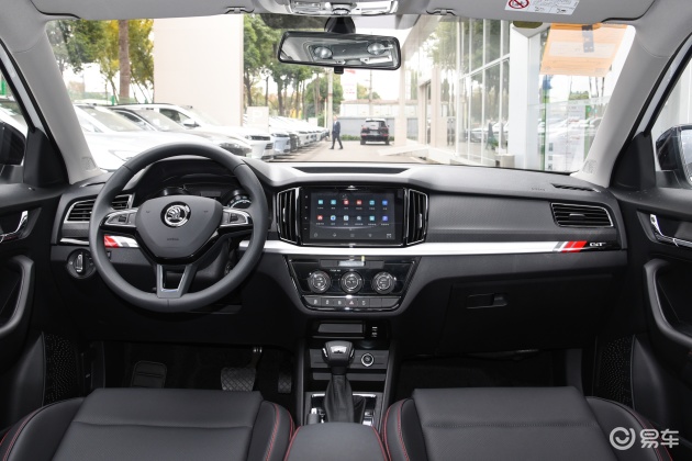 当前位置:>易车>柯米克中控台摘要>摘要详情> 内饰布局上,柯米克更
