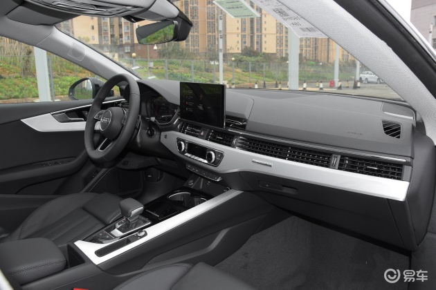 奥迪a5的整车的内饰充满了丰富与层次感.