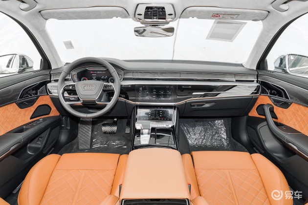 配置绝对是奥迪a8l的强项之一,该车配备了可电动四向调节的皮质方向盘