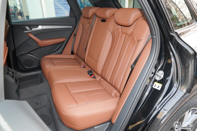 奥迪q5l内饰-后排-胎压-易车