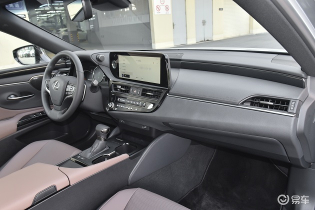雷克萨斯es将细节落到实处,将高品质从外观延伸到车的内饰.
