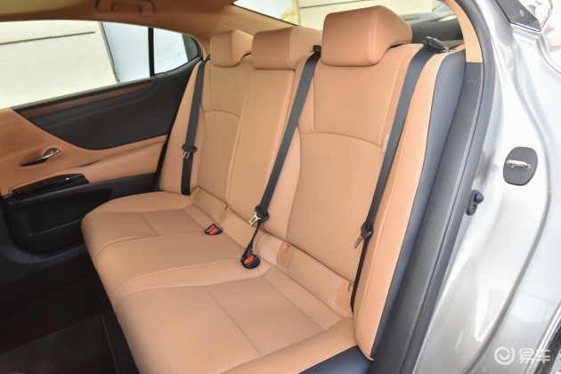 雷克萨斯es内饰-空间-动力-易车