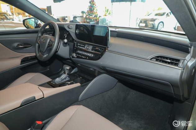 雷克萨斯es空间-后排-动力-易车
