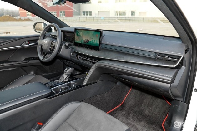 凯美瑞内饰-轴距-胎压-易车