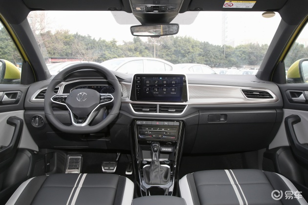 当前位置:>易车>探歌方向盘摘要>摘要详情>来到车里面,探歌的内饰的