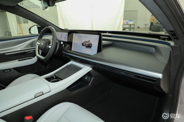 小鹏p7内饰_宽度_胎压