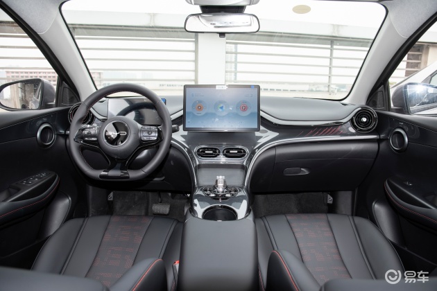 比亚迪e2内饰_空间_胎压
