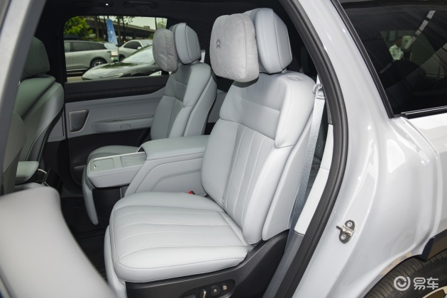 蔚来es8内饰_后排_胎压