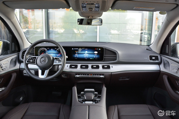 标配自动泊车入位 胎压显示 万元的奔驰gle性价比超高宝马x5和它没法比 赶紧来看看吧 易车