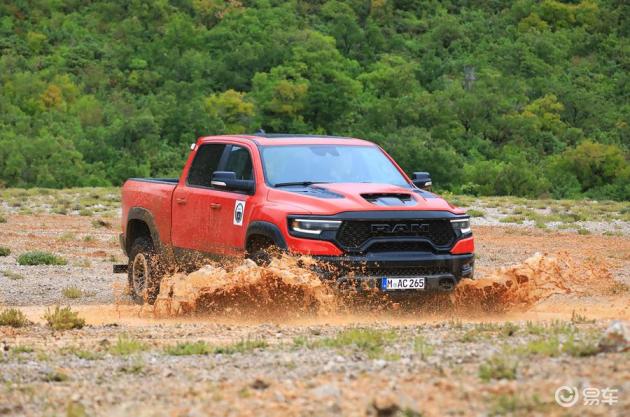 全新道奇公羊RAM 1500 TRX评测:挑战福特F-150的存在_易车