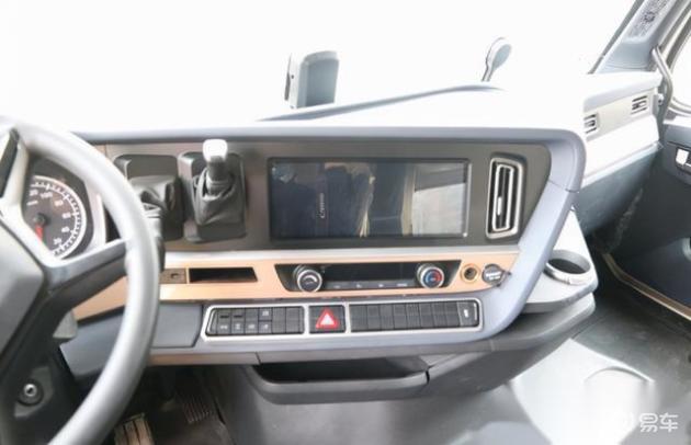 困难气道车什么牌好重汽HOWO TH7燃气版牵引车拉煤很赚钱？陕西、山西用户都用它_https://www.jmylbn.com_新闻资讯_第21张