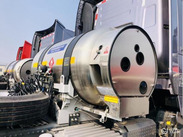 困难气道车什么牌好重汽HOWO TH7燃气版牵引车拉煤很赚钱？陕西、山西用户都用它_https://www.jmylbn.com_新闻资讯_第12张